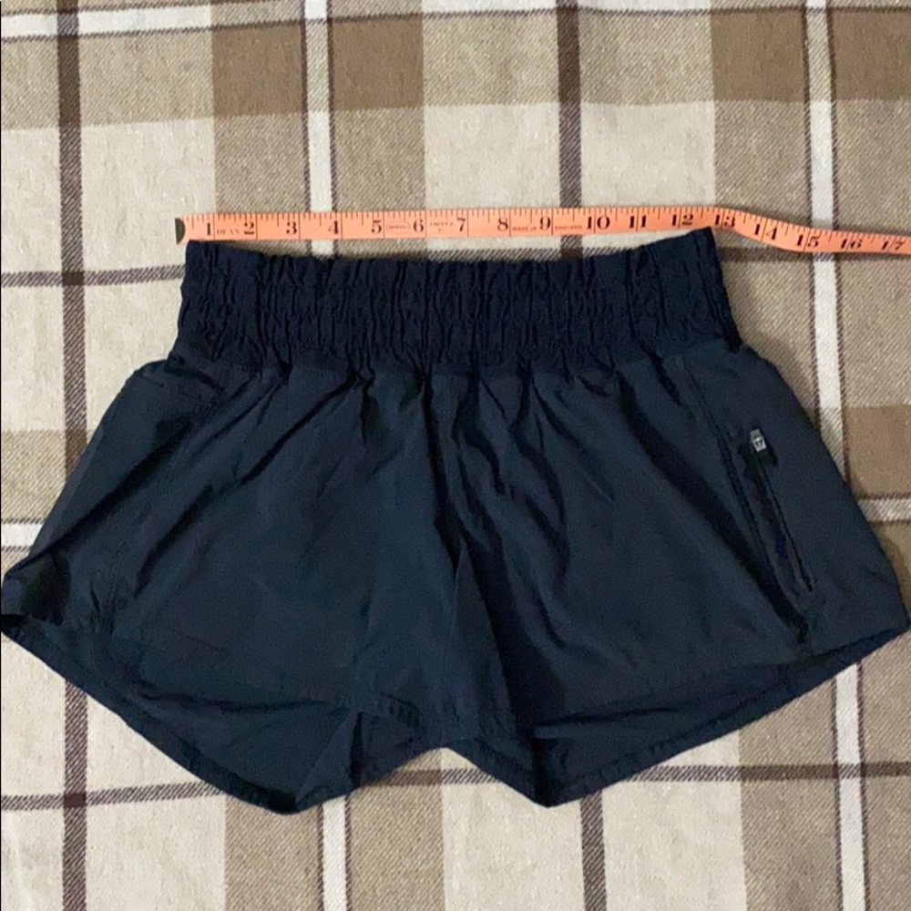 Authentic Lululemon Black Speed Yoga Shorts Size6